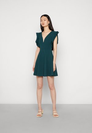 PLUNGE NECKLICE WITH FLUTTER SLEEVES DRESS - Robe de jour - forest green