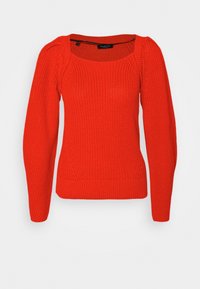 Czerwony sweter z dzianiny o kwadratowym dekolcie, długimi rękawami, teksturowanym materiale oraz ściągaczach na dole i przy rękawach. Posiada małą metkę z logo przy dekolcie.
