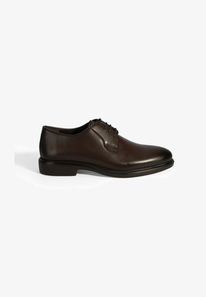 Chaussure habillée en cuir marron avec un bout arrondi, un dessus lisse et un design à lacets. La semelle est plate et légèrement texturée.