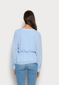 Object MILA V-NECK - Blusa - serenity