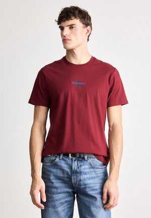 MICRO MONOLOGO GRAPHIC - Print T-shirt - renaissance red