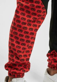 ecko unltd. BIG - Teplákové kalhoty - black/red