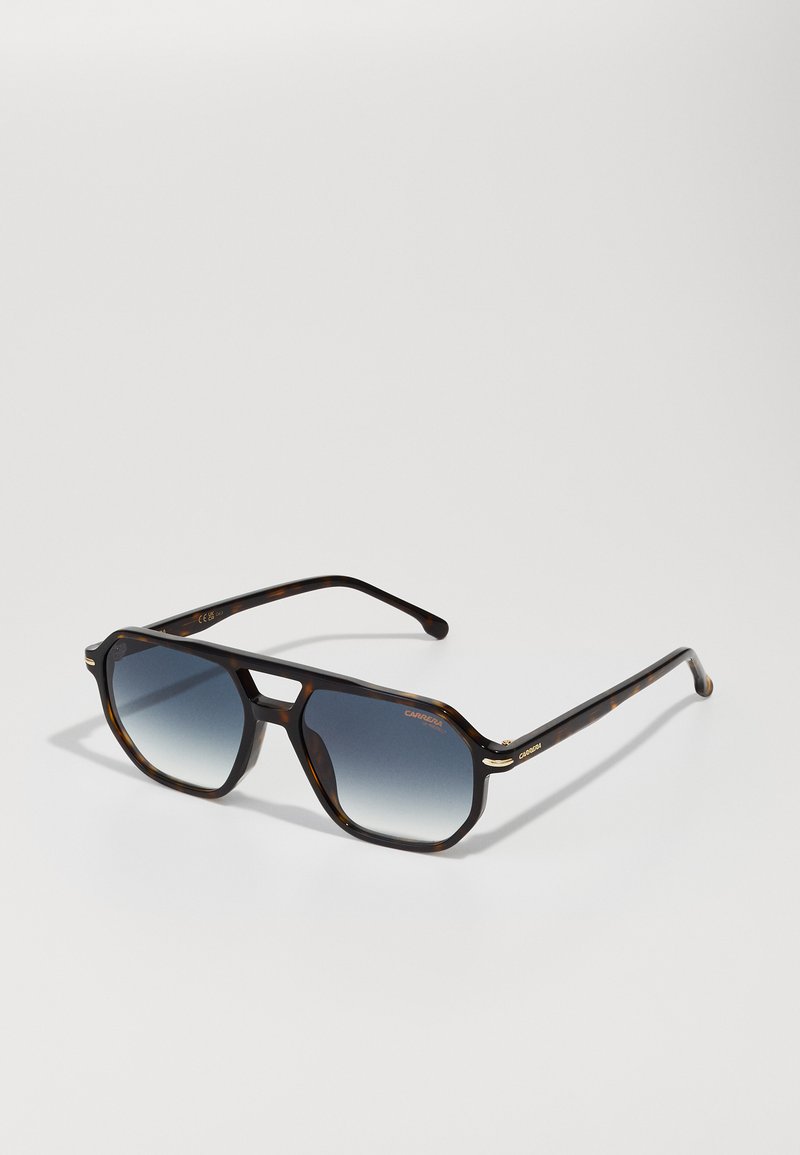 Occhiali da sole tartarugati con una robusta montatura rettangolare, lenti sfumate e dettagli dorati sulla tempia. Progettati per un aspetto moderno.