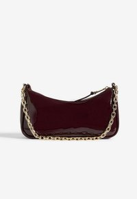 Kijelölve, burgundy red