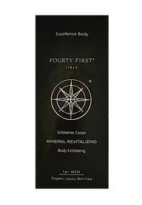 Zwarte en gouden verpakking voor een lichaamspeeling. Kenmerkt een kompasontwerp en tekst: "Excellence Body," "MINERAAL REVITALISEREND," "voor MANNEN."