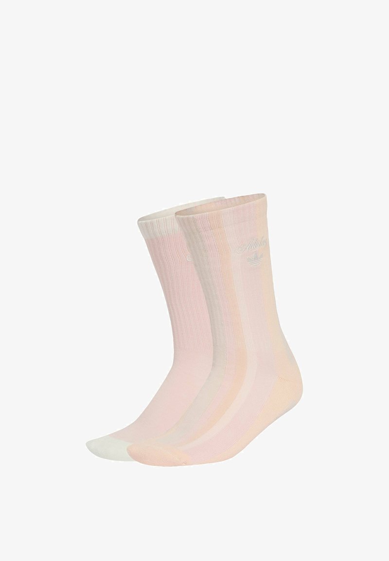 Twee paar geribbelde enkelsokken in pastelroze en crèmekleuren met een subtiel Adidas-logo aan de zijkant.