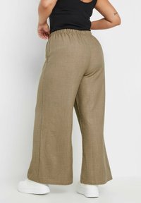 Yours Clothing WIDE  - Tygbyxor - light brown