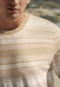 Next TEXTURED STRIPE- REGULAR FIT - T-shirt med print - neutral
