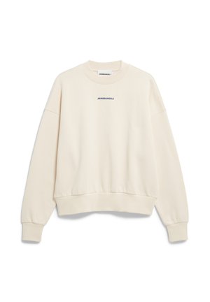Cremefarbener Sweatshirt mit gerippten Bündchen und Saum, verfügt über einen runden Ausschnitt und das Wort "ARMEDANGELS" in Dunkelblau auf der Brust gedruckt.