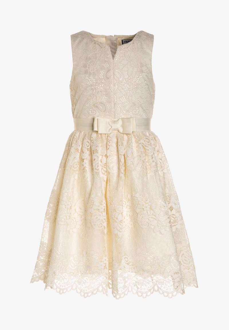 Koronkowa sukienka w jasnym kremowym kolorze, bez rękawów, z dekoltem w kształcie litery V oraz satynowym paskiem w talii zdobionym kokardą. Spódnica ma koronkowy brzeg o skośnym kształcie.