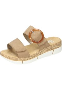 Sandale à glissière en cuir suédé tan avec un accent circulaire surdimensionné, un intermédiaire en liège texturé et une semelle plate blanche. Semelle intérieure douce pour le confort.