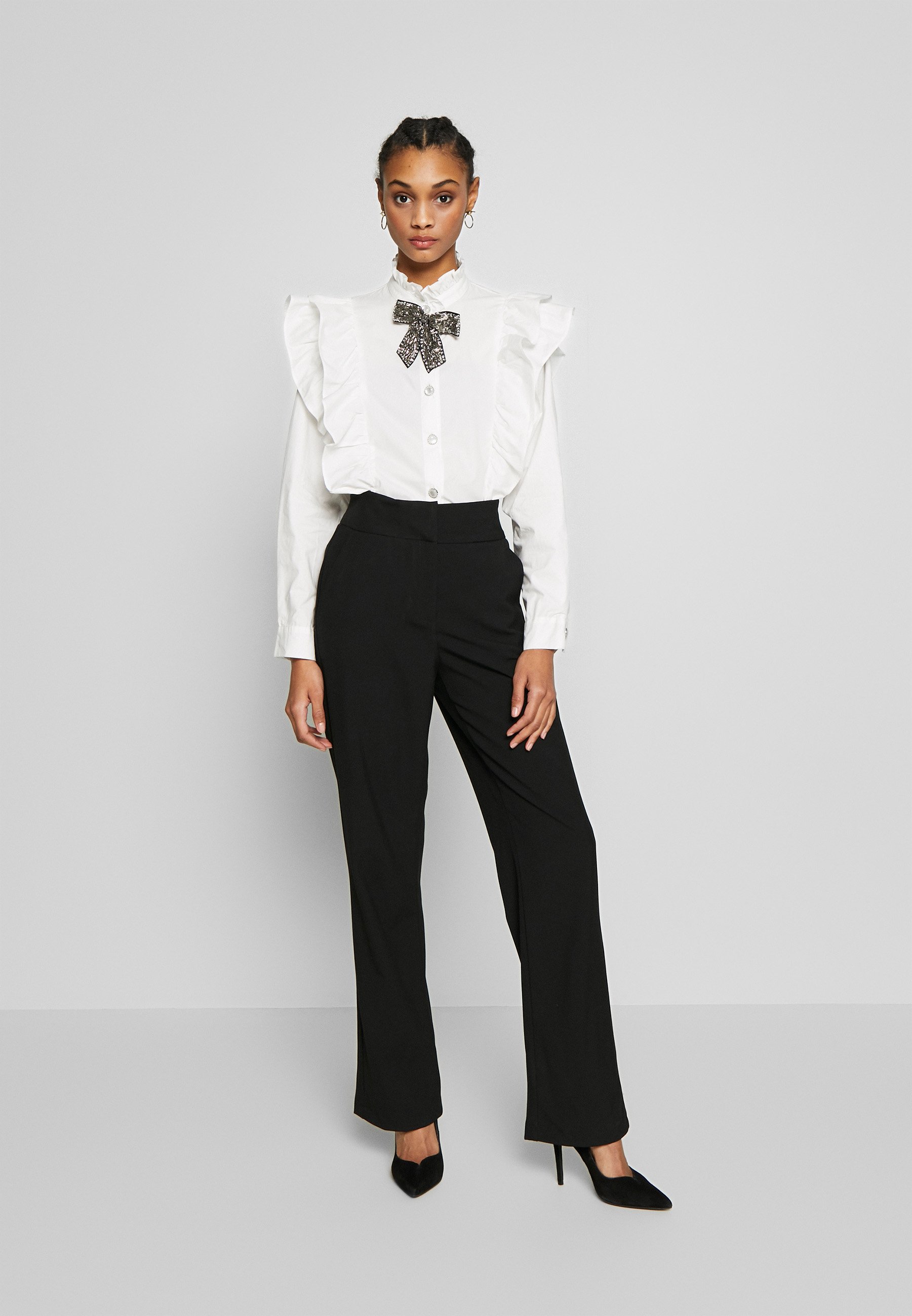 Sister Jane MARY'S REIGN RUFFLE Skjorte ivory Zalando.no Sister Jane FOAL EMBROIDERED RETRO BLOUSE Skjorte ivory