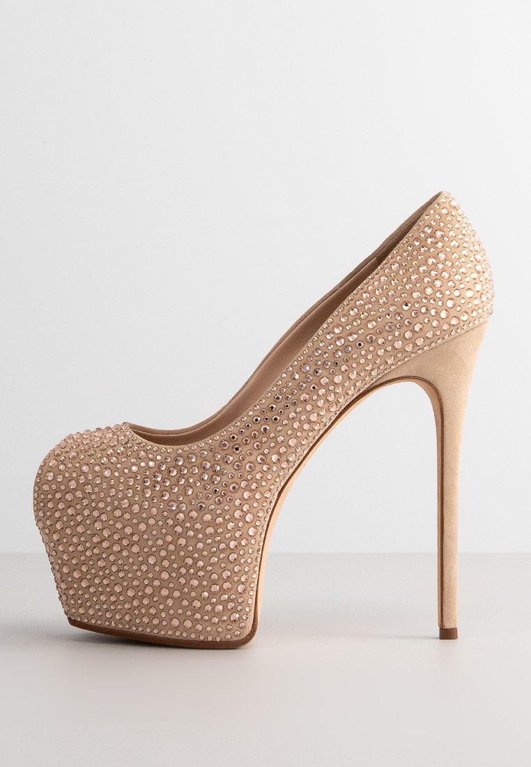 Zapatos de tacón con punta abierta
