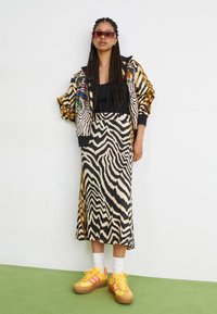 adidas Originals ADIDAS FARM RIO 3-STRIPES MAXI - A-vonalú szoknya - crystal sand