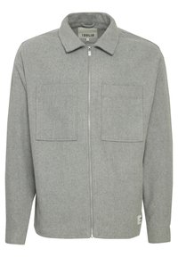 Grijze jas van een wolmix met een ritssluiting aan de voorkant, een puntige kraag en twee borstzakken. Heeft lange mouwen en een rechte pasvorm.