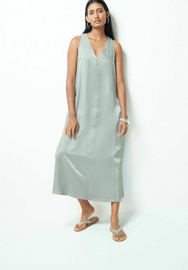 Next SLEEVELESS COLUMN V-NECK MIDI - REGULAR FIT - Rochie de zi - silver