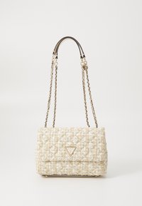 Borsa a tracolla con catena realizzata in materiale beige testurizzato e intrecciato con un motivo geometrico. Presenta una placca con logo dorato e una chiusura a patta.