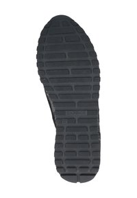 Sole nera di scarpa con un motivo testurizzato e scanalature rettangolari, con l'etichetta "CAPRICE" e la taglia "37" visibili.