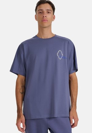 - T-shirt z nadrukiem