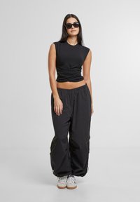 Urban Classics CROPPED WRAPPED - Top - black