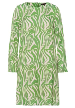 Vestido de manga larga con patrón abstracto ondulado verde y blanco y cuello redondo, con cierre de cremallera en la parte trasera.