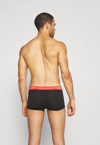 Calvin Klein Underwear LOW RISE TRUNK STRETCH 3 PACK - Cuecas boxer - minnow/ horoscope/inferno