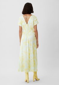 comma FRONCÉE EN  - Vestito casual - helles zitrone