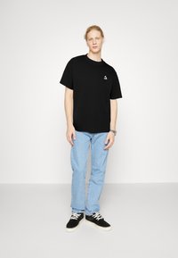 Jack & Jones TRIANGLE  CREW NECK  - T-shirts med print - black