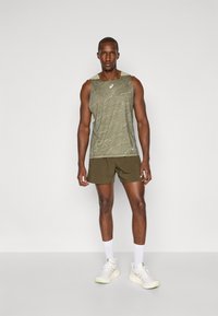 ASICS FUJITRAIL SINGLET - Top - mantel green/performance black