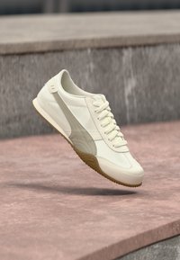 Sélectionné, warm white/pebble gray