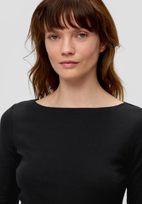 s.Oliver Langarmshirt - schwarz