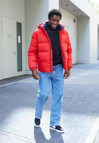 Tommy Jeans ESSENTIAL JACKET - Dunjakker - deep crimson