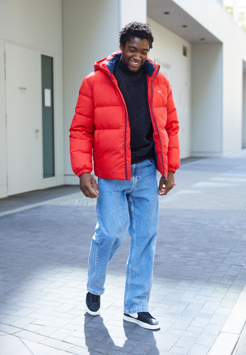 Tommy Jeans ESSENTIAL JACKET - Dunjakker - deep crimson