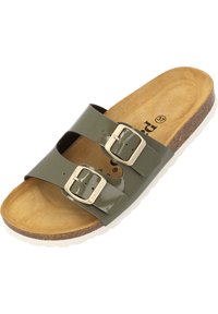 Sandal in pelle vernice verde con due fibbie regolabili, soletta in sughero e suola in gomma bianca. Presenta una finitura liscia e un design flat.