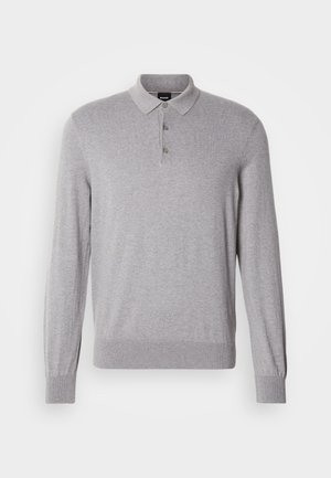 Polo manches longues gris en tissu doux, avec col, patte à trois boutons et poignets et ourlet côtelés.