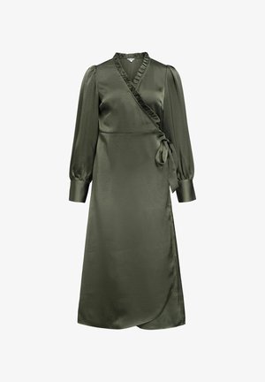 Vestido envolvente verde oliva hecho de satén con detalles de volante, mangas largas abullonadas y cierre de lazo en la cintura; textura suave y de longitud media.