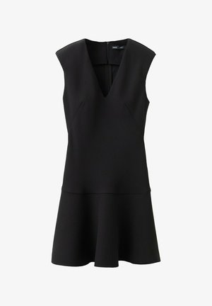 Robe noire sans manches avec un décolleté en V profond, un corsage ajusté, une jupe évasée et une fermeture éclair au dos.