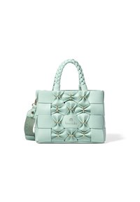 Mintgroene handtas met een geborduurd ontwerp, voorzien van decoratieve strikken en hardware in goudkleur. Vlecht handvat; afneembare schouderband inbegrepen.