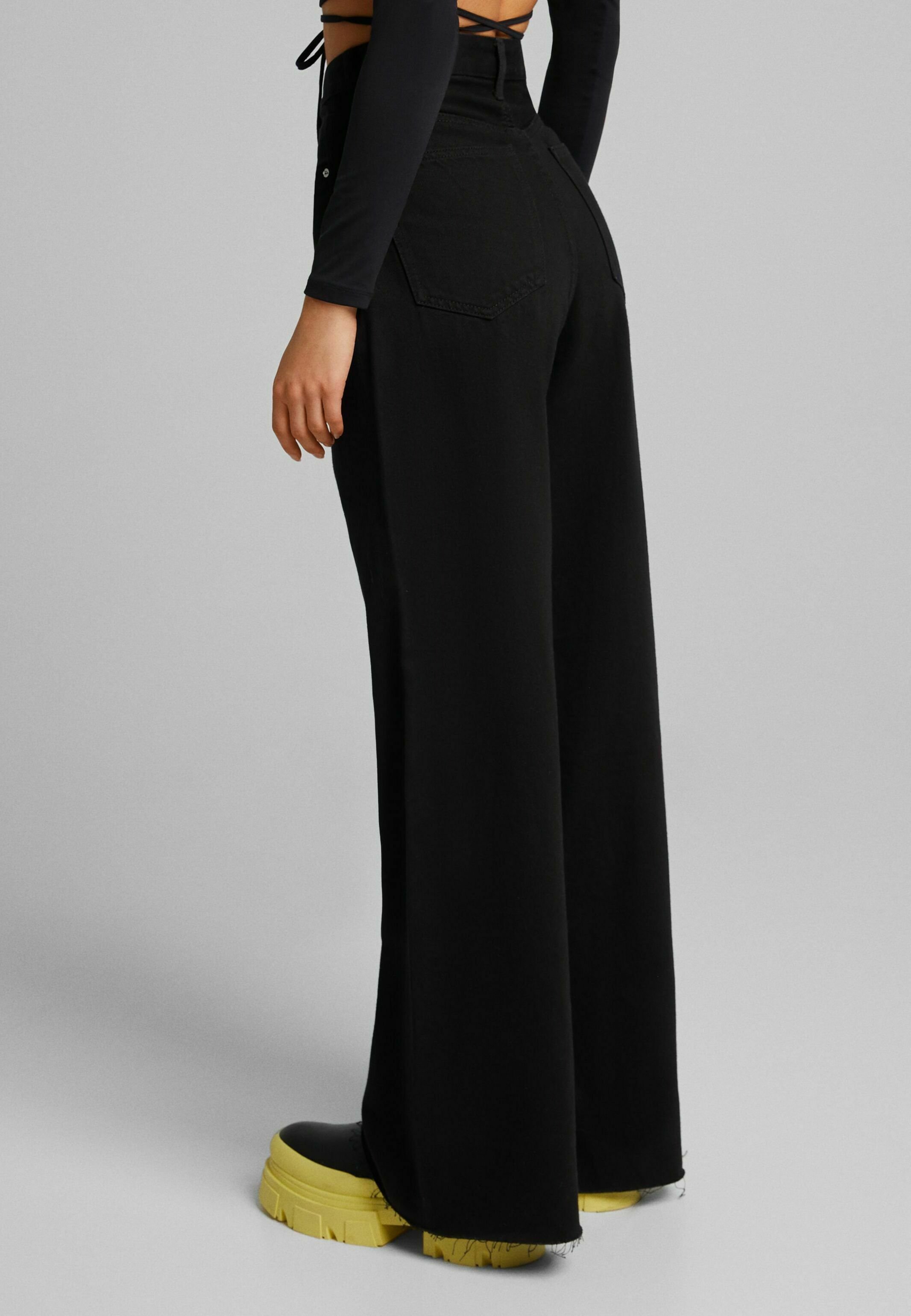 Bershka WIDE LEG - Flared Jeans - black 