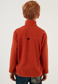 LELA REGULAR FIT - Vesta od flisa - orange