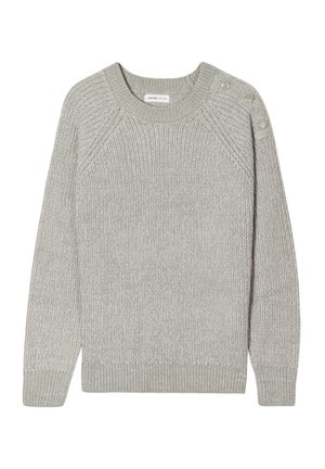 Chandail en tricot gris clair avec une texture côtelée, un col rond et des accents en boutons sur l'épaule gauche. Design doux et décontracté.