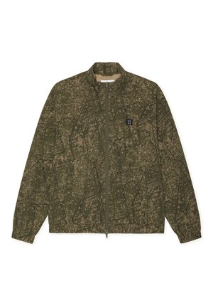 Veste zippée vert olive avec un motif abstrait foncé, manches longues, poignets élastiques et petite patch noire avec "II" sur la poitrine.
