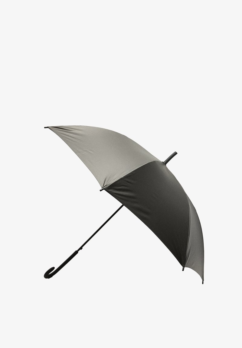Czarny i szary parasol z gładkim materiałowym daszkiem, zakrzywionym kształtem i czarną zakrzywioną rączką. Daszek przechodzi od jasnoszarego do ciemnoszarego.