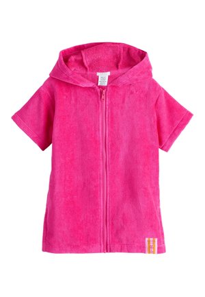 Vestito asciugamano con cappuccio per bambini piccoli, maniche corte di colore rosa acceso, con cerniera frontale e piccola etichetta del marchio sull'orlo inferiore.
