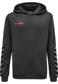 Hooded sweatshirt in donkergrijs met textuurstof, met een rood logo en zwarte en witte chevronpatroonaccenten op de mouwen.