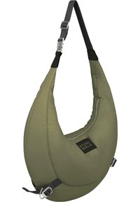 Borsa a tracolla in tessuto verde con forma arrotondata, cinturino regolabile nero e dettagli in metallo. Dotata di una tasca con zip e un'etichetta logo.