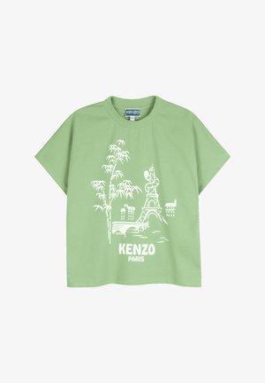 T-shirt en coton vert à manches courtes. Dessin graphique blanc représentant du bambou et la Tour Eiffel, avec l'inscription « KENZO PARIS » en bas.