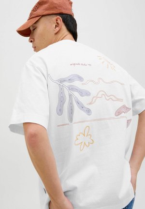 Jack & Jones RÜCKEN RUNDHALSAUSSCHNITT - Marškinėliai su spaudiniu - bright white