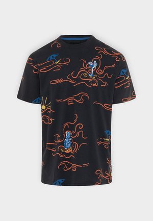 Musta puuvillainen t-paita, jossa on värikkäitä kuvioita sateenvarjoista, auringosta ja flamingoista sinisellä ja oranssilla, pyöreällä pääntiellä ja lyhyillä hihoilla.