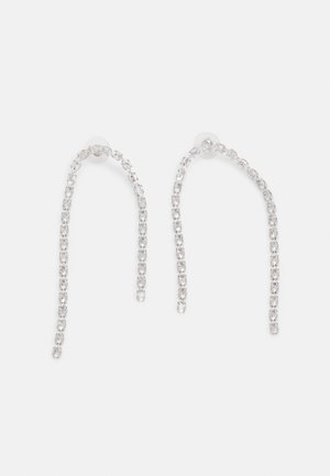 Ezüst fülbevalók, lelógó láncokkal, több tiszta drágakő lineáris elrendezésben, amelyek csillogó hatást biztosítanak.